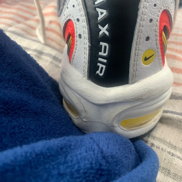 I’m selling Nike Air maxes - Picture 4 of 4